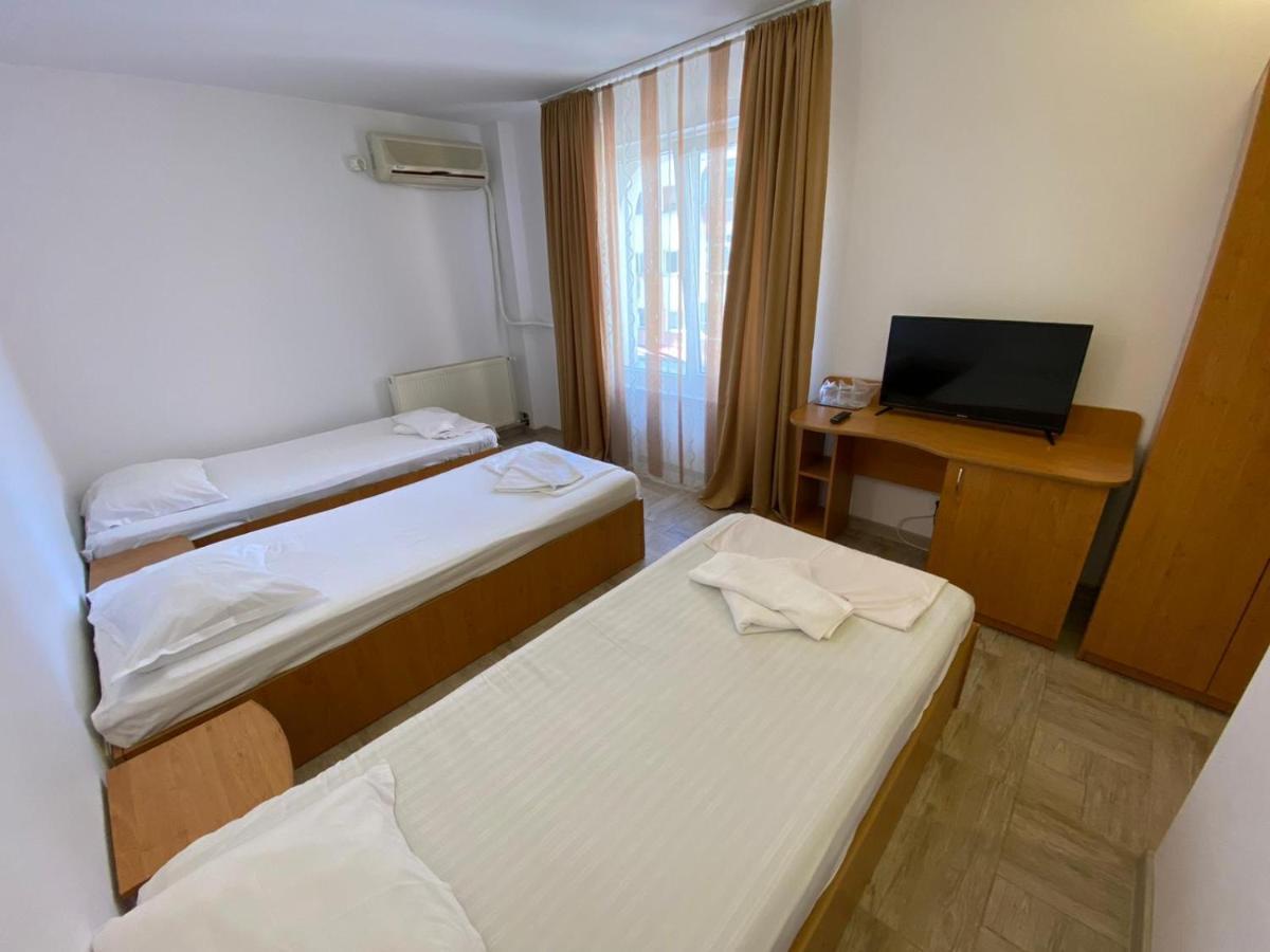 Hotel Gorj 塔古玖 外观 照片