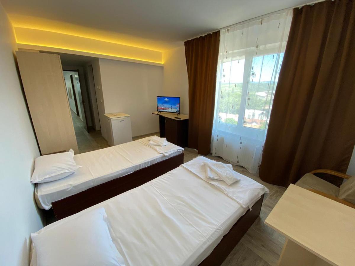 Hotel Gorj 塔古玖 外观 照片