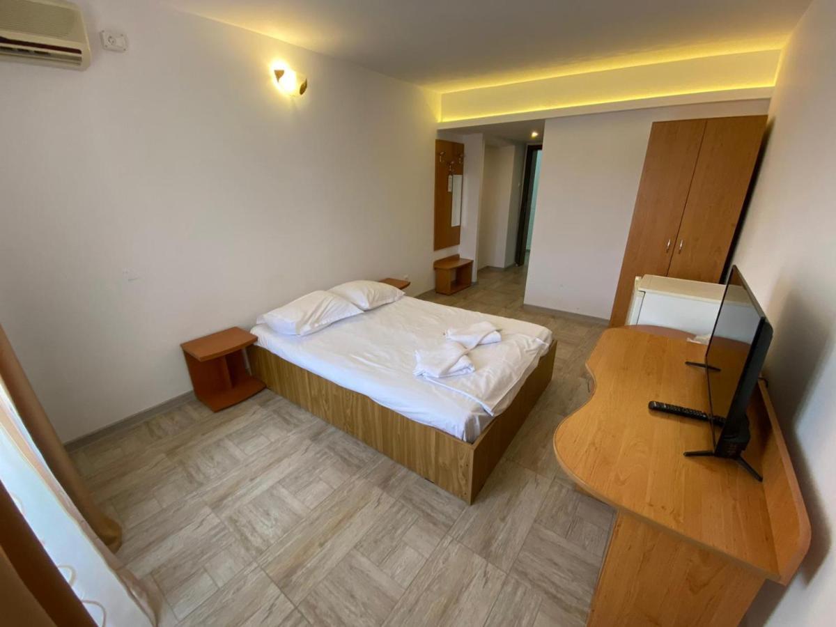 Hotel Gorj 塔古玖 外观 照片